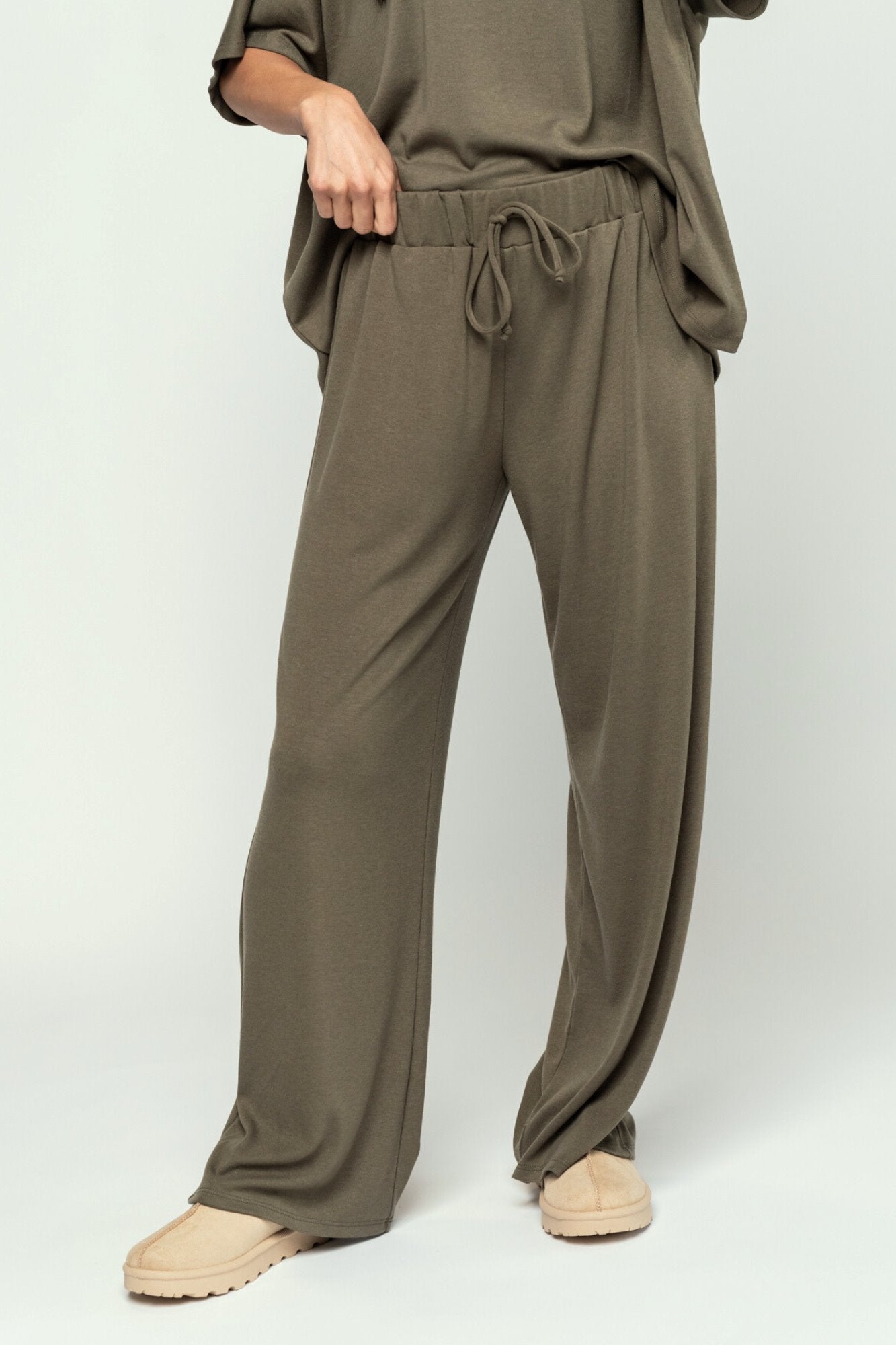 Travel Pant in Olive Holley Girl