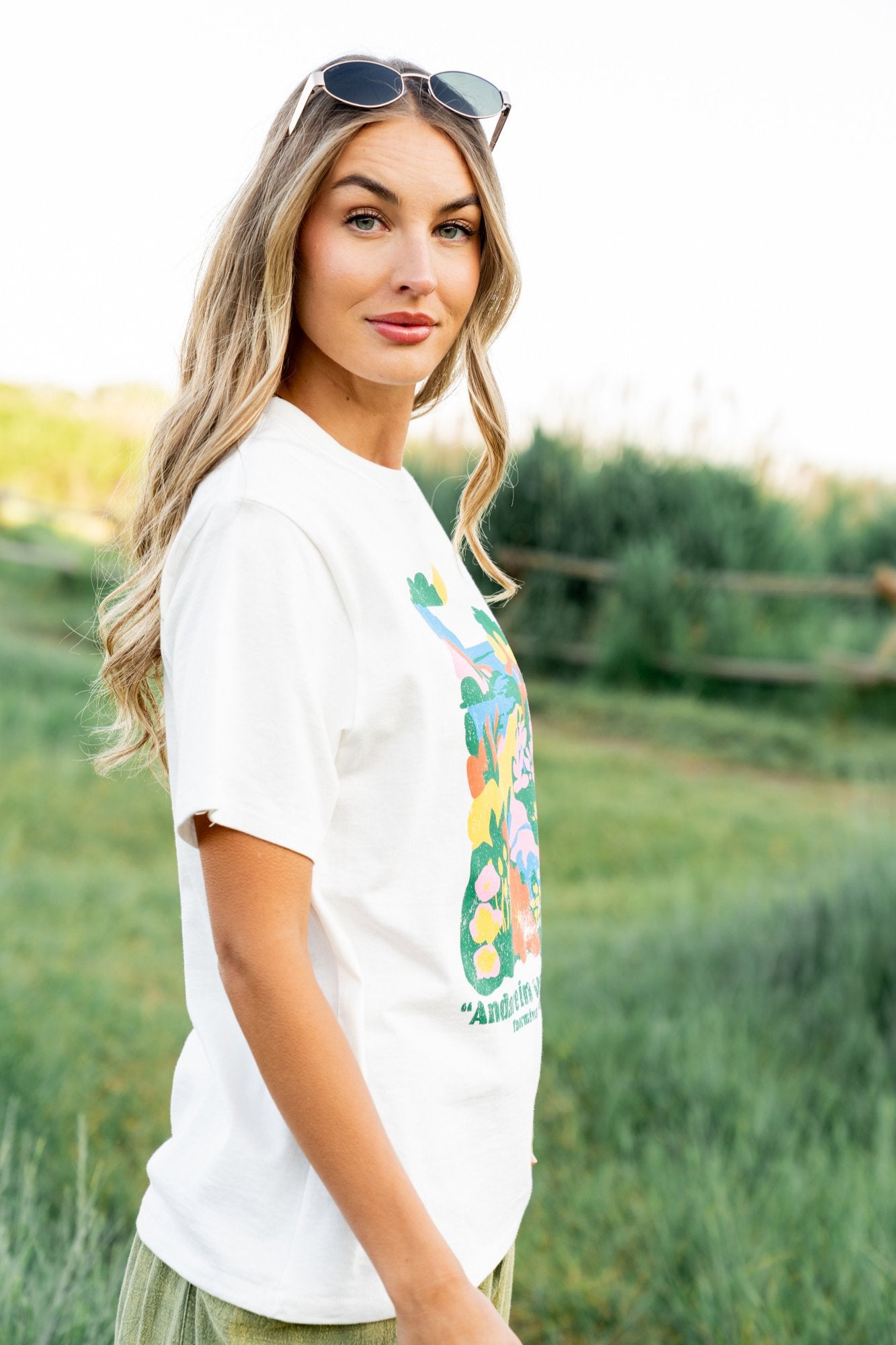 Vacanza Graphic Tee Clothing Holley Girl