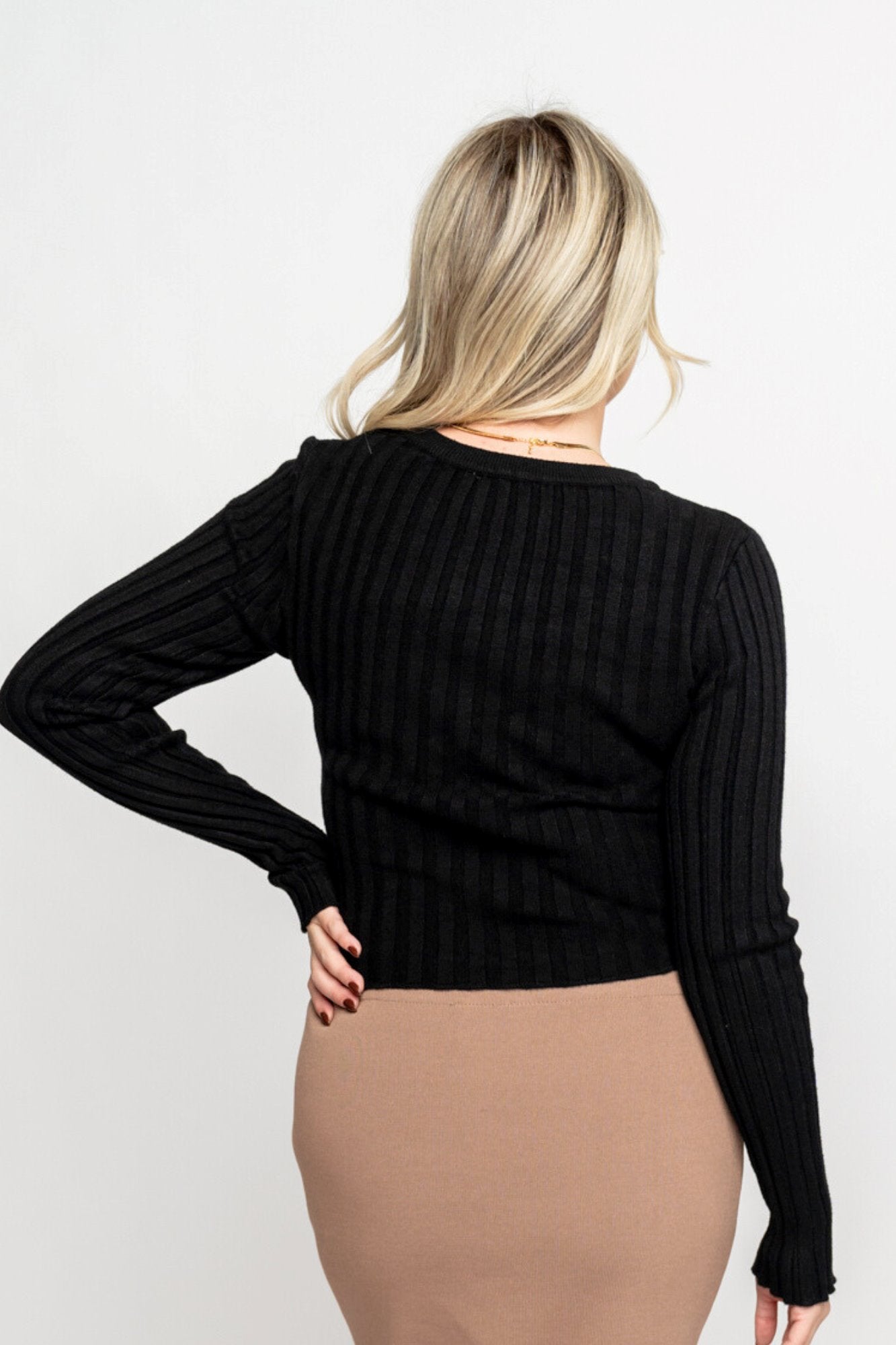 Tia Sweater in Black Holley Girl