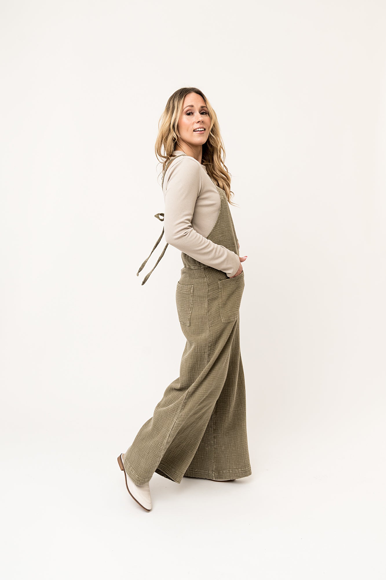 Alexa Jumper Clothing Easel
