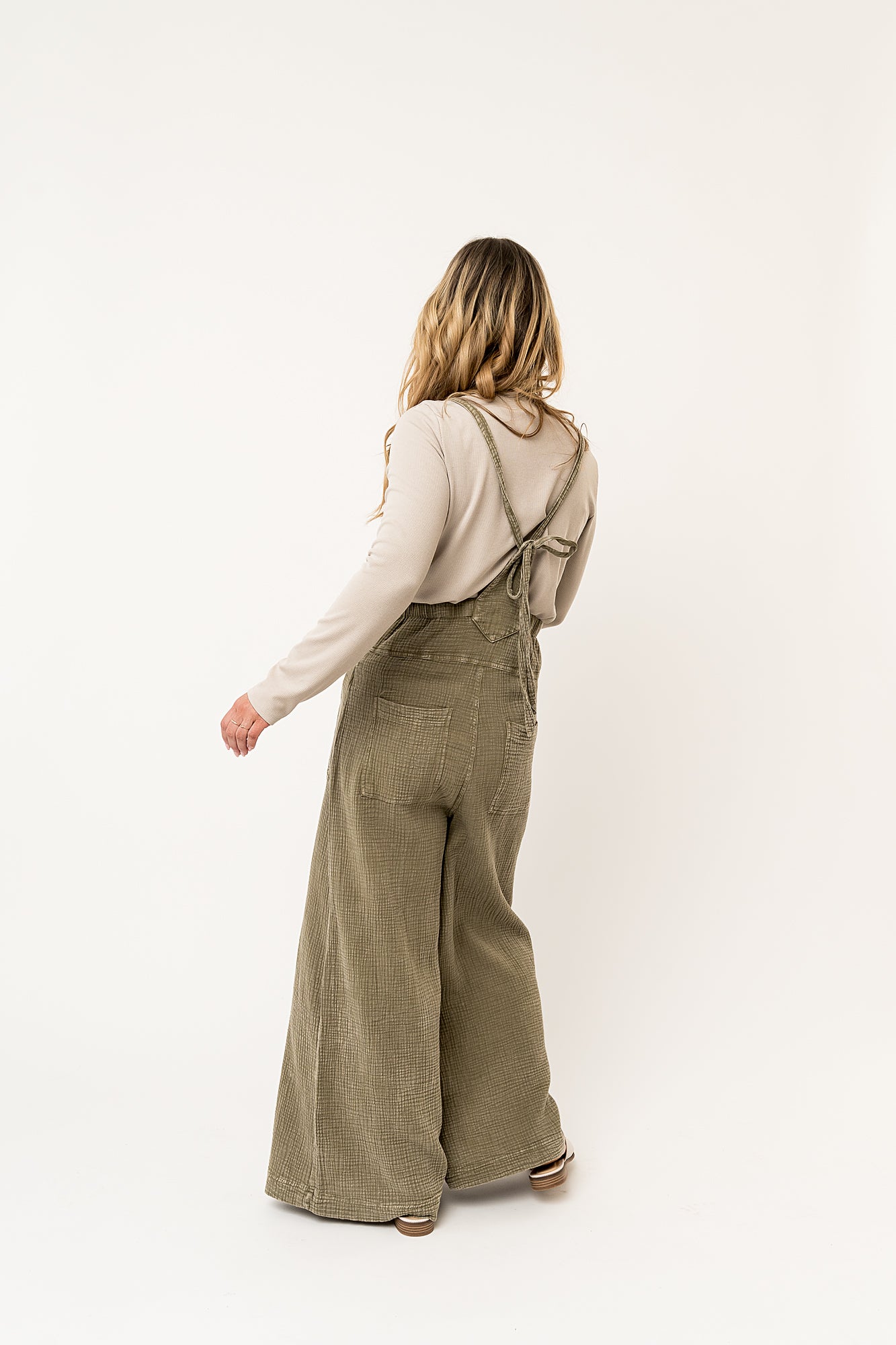 Alexa Jumper Clothing Easel
