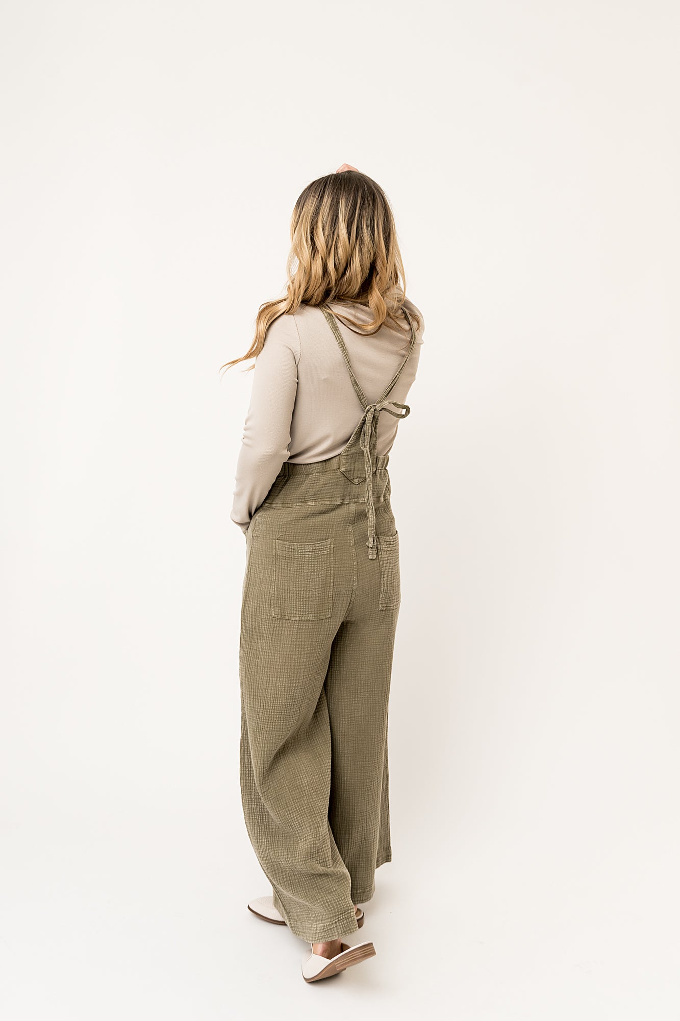 Alexa Jumper Clothing Easel