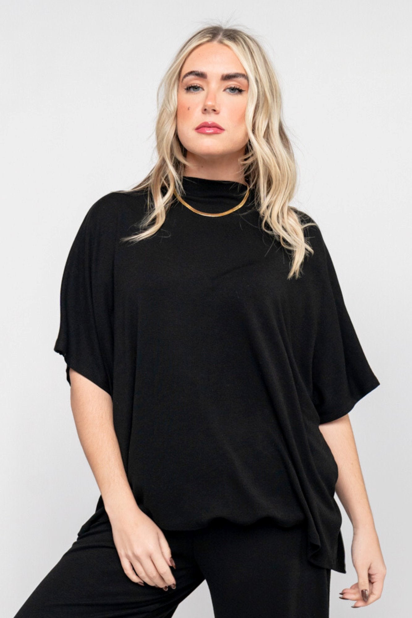 Travel Top in Black Holley Girl 