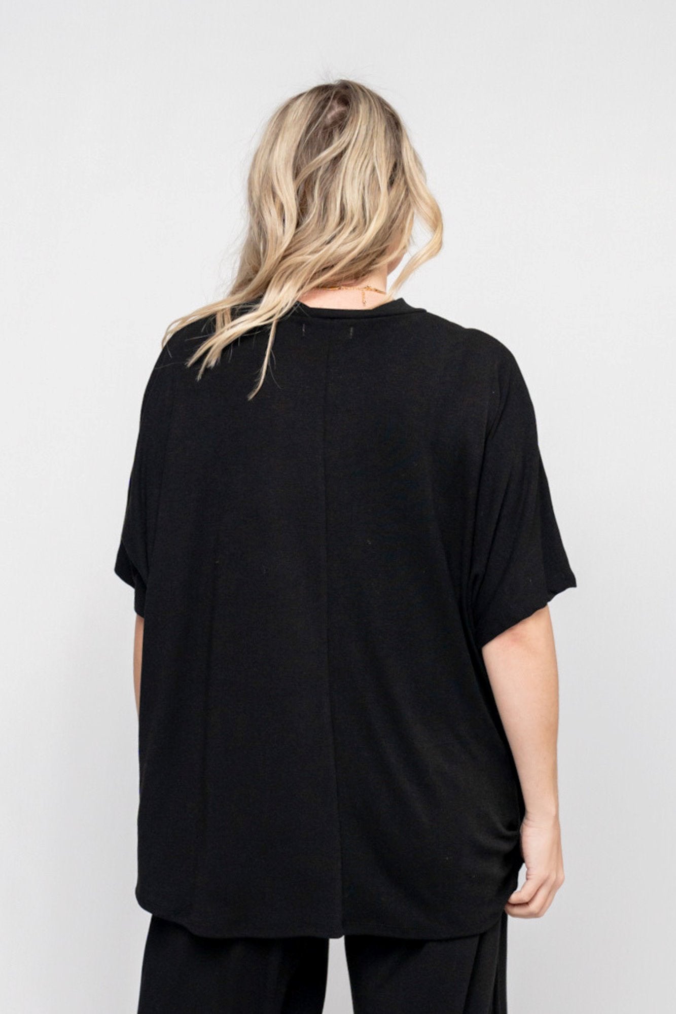 Travel Top in Black Holley Girl 
