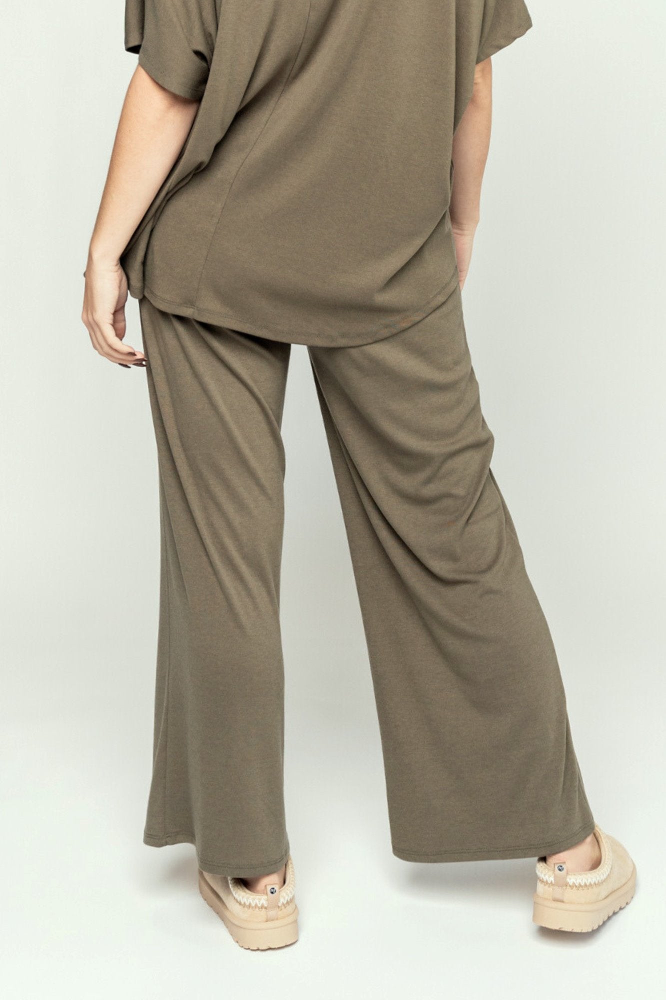 Travel Pant in Olive Holley Girl 