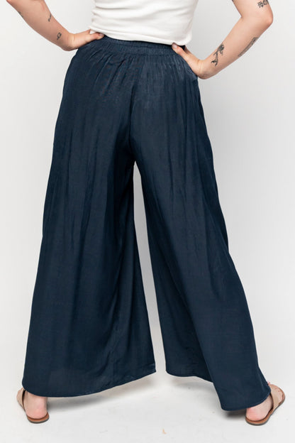 Everett Pant Clothing Holley Girl 