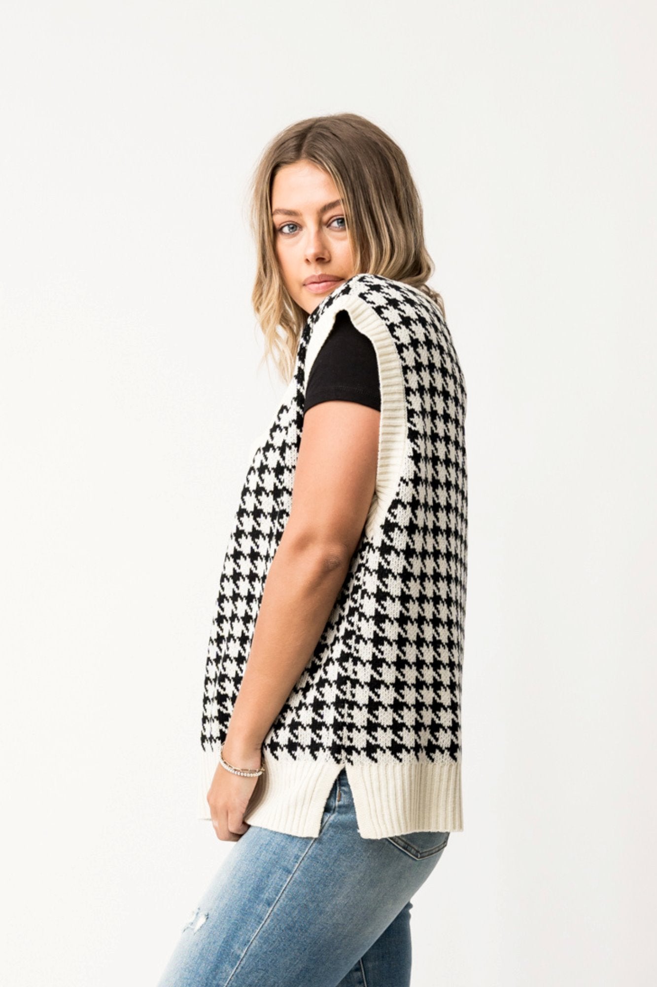 Layering Half Top in Black Holley Girl 